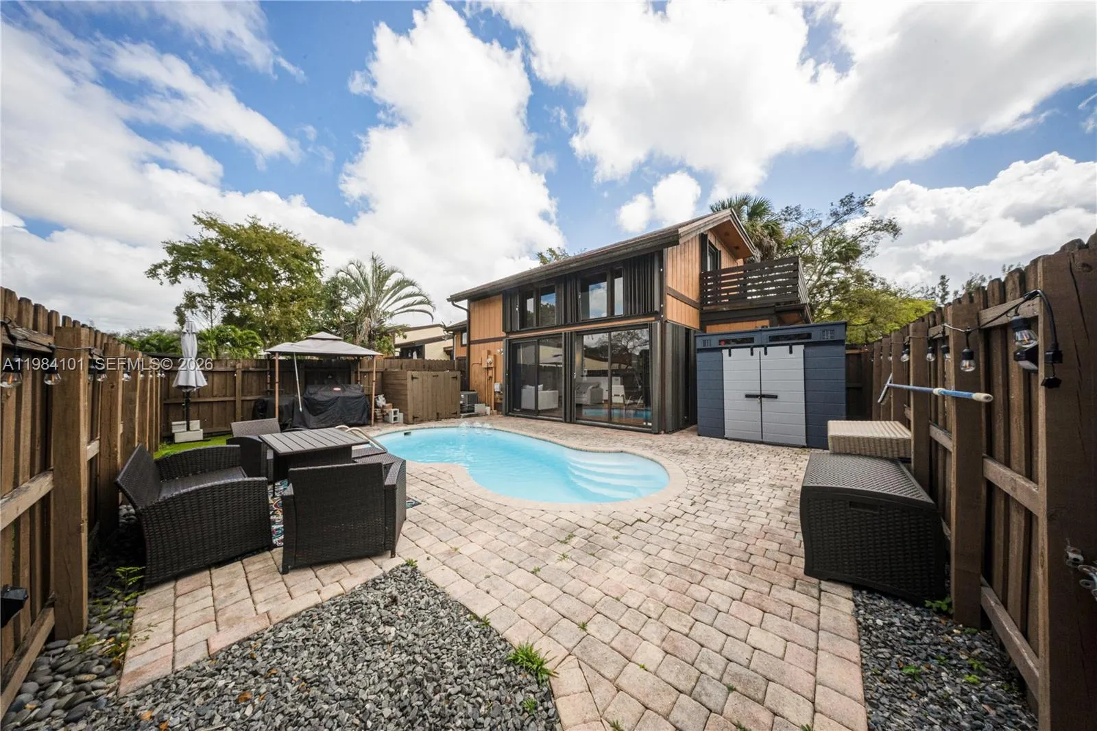 2 bedroom 2 bath for sale at 10141 Woodbury Ct, Pembroke Pines FL 33026