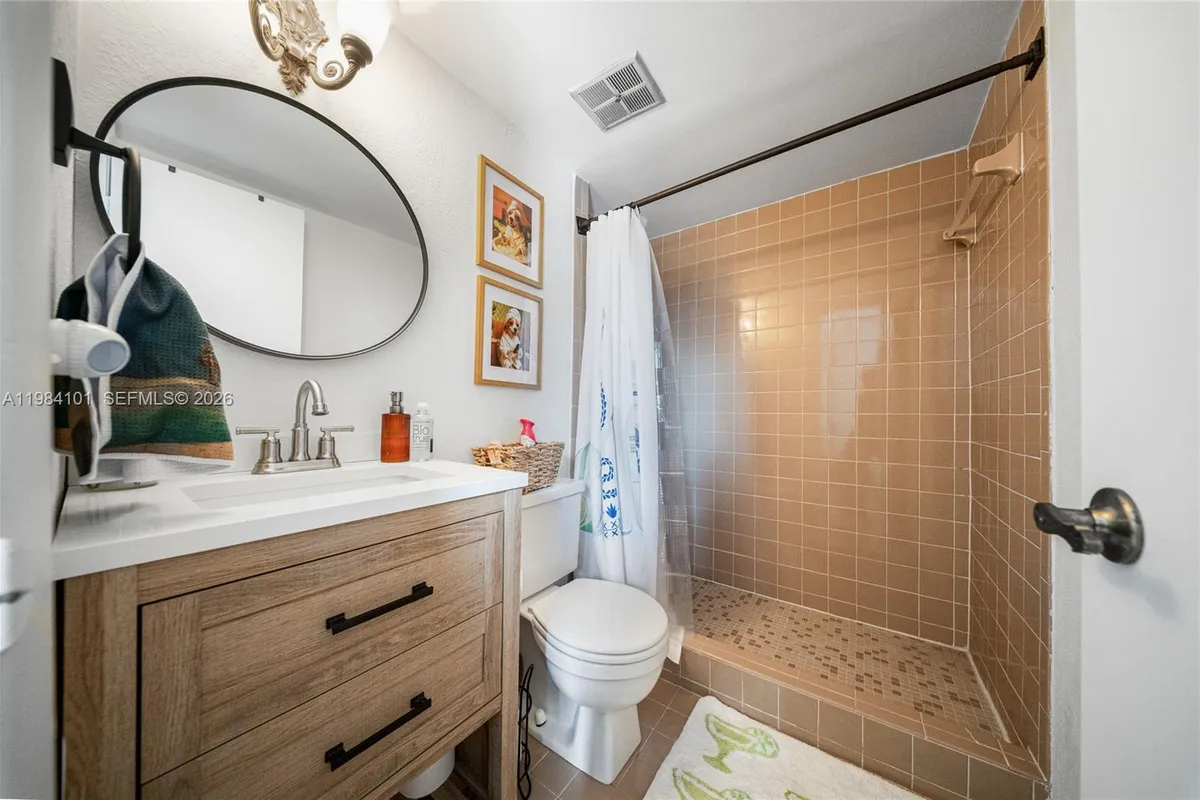 10141 Woodbury Ct, Pembroke Pines FL 33026