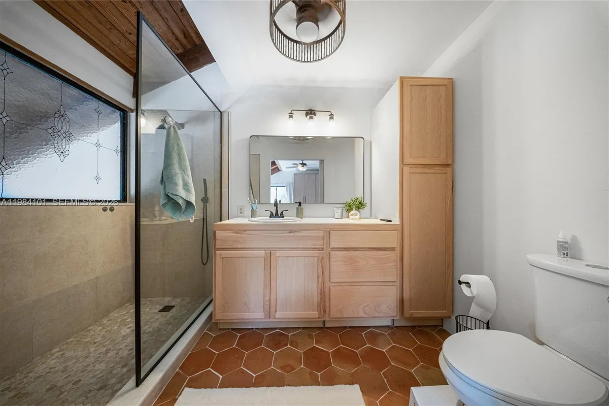 10141 Woodbury Ct, Pembroke Pines FL 33026