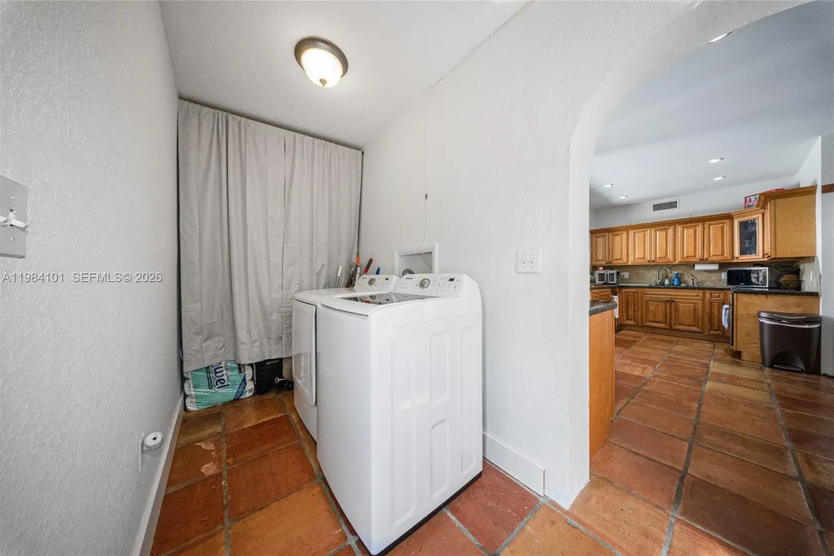 10141 Woodbury Ct, Pembroke Pines FL 33026