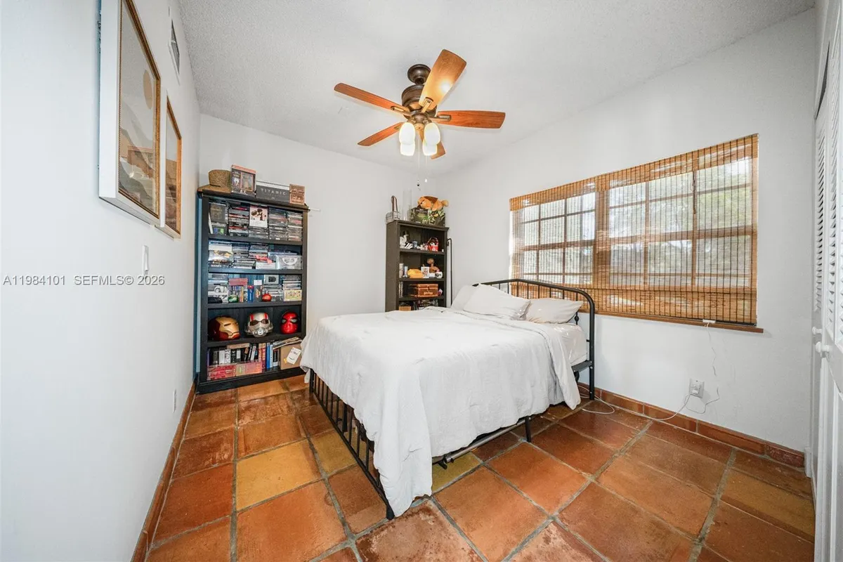 10141 Woodbury Ct, Pembroke Pines FL 33026