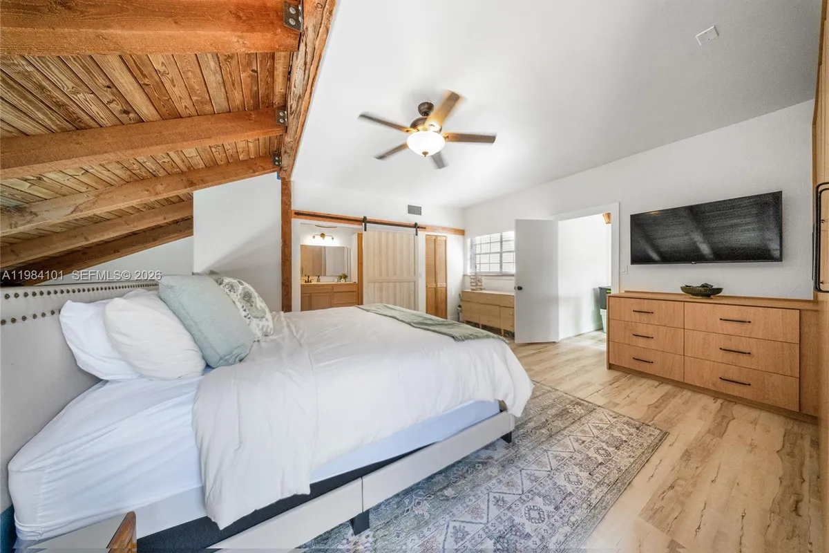 10141 Woodbury Ct, Pembroke Pines FL 33026