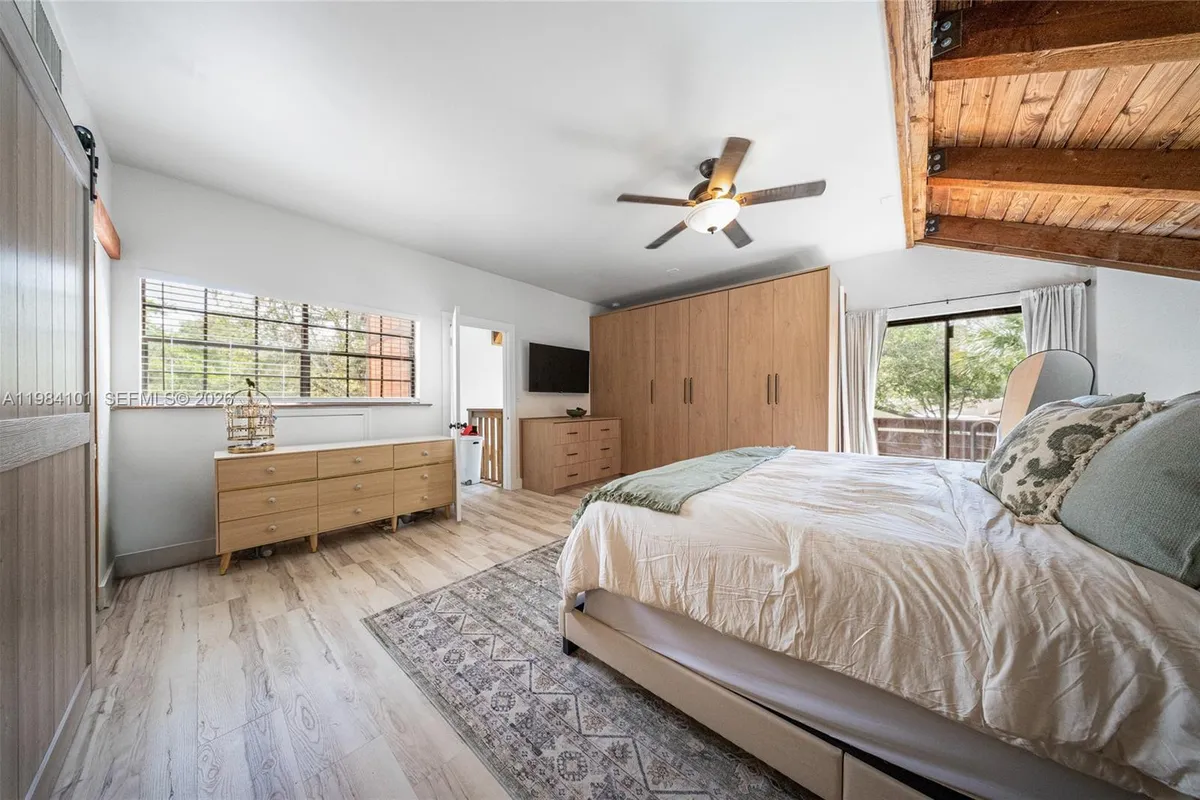 10141 Woodbury Ct, Pembroke Pines FL 33026