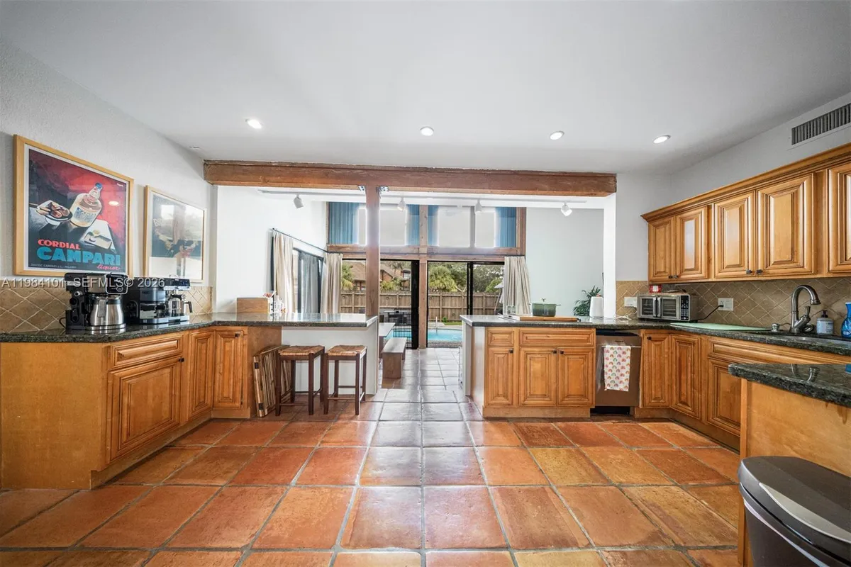 10141 Woodbury Ct, Pembroke Pines FL 33026