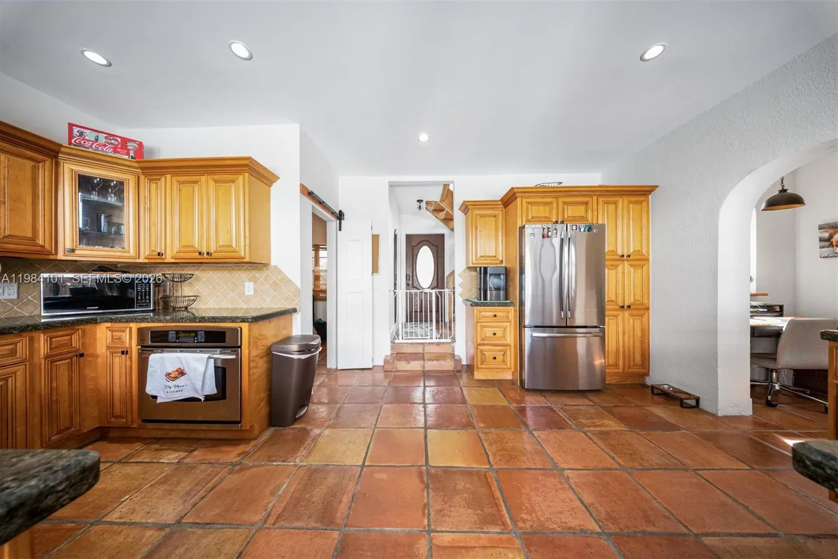 10141 Woodbury Ct, Pembroke Pines FL 33026