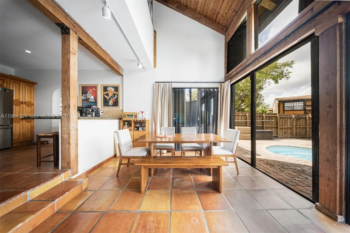 10141 Woodbury Ct, Pembroke Pines FL 33026