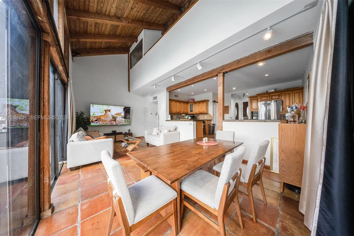 10141 Woodbury Ct, Pembroke Pines FL 33026