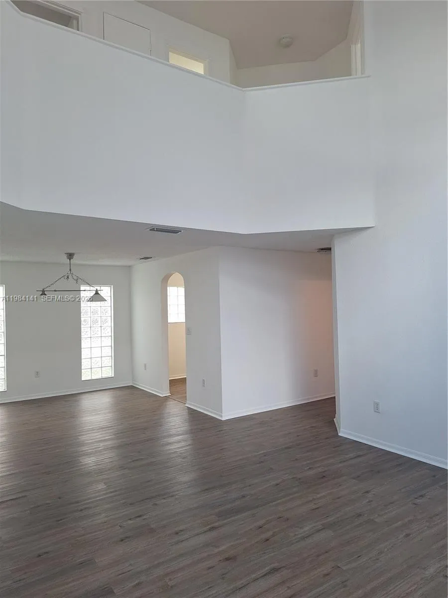 446 Lakeside Cir, Sunrise FL 33326