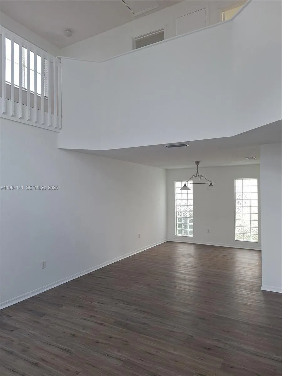 446 Lakeside Cir, Sunrise FL 33326