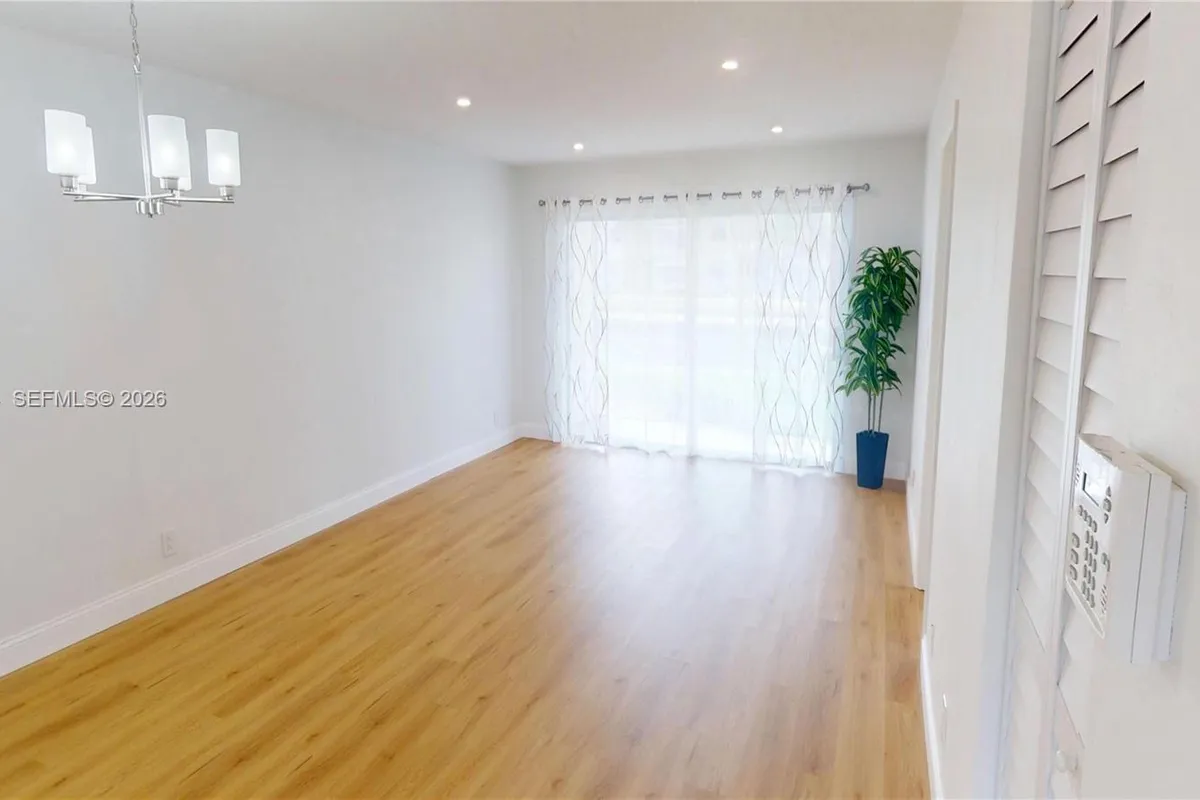 8846 W Mcnab Rd # 106, Tamarac FL 33321