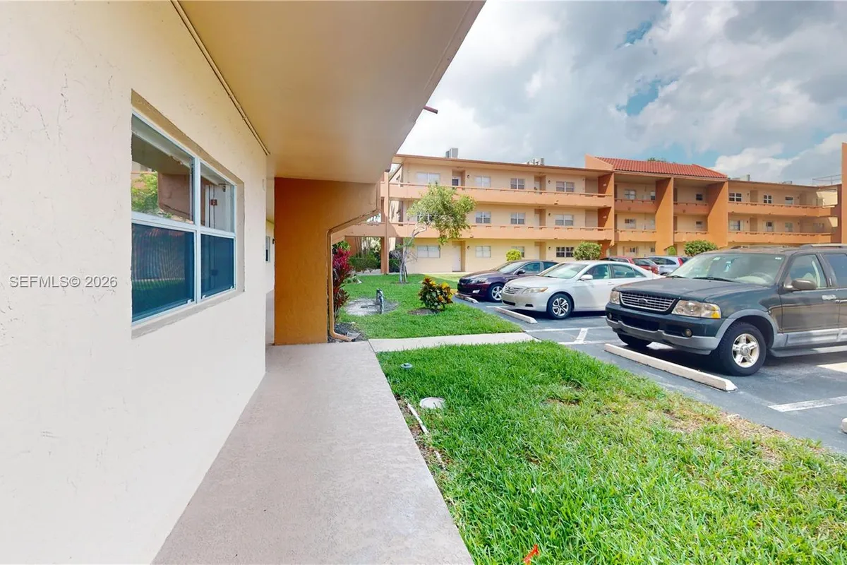 8846 W Mcnab Rd # 106, Tamarac FL 33321