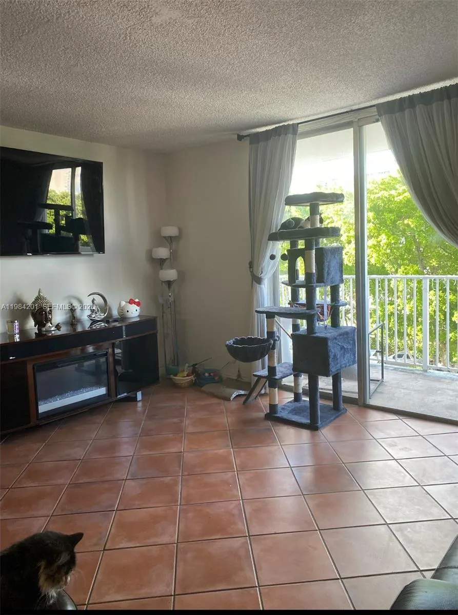 1801 S Treasure Dr # 414, North Bay Village FL 33141
