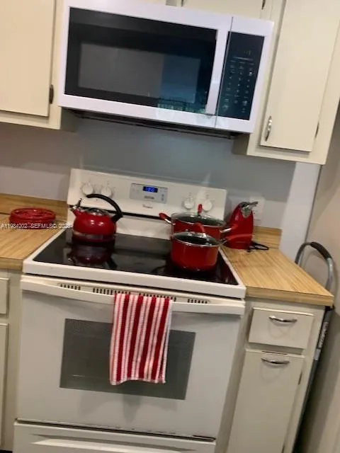 5530 NW 44th St # 111C, Lauderhill FL 33319