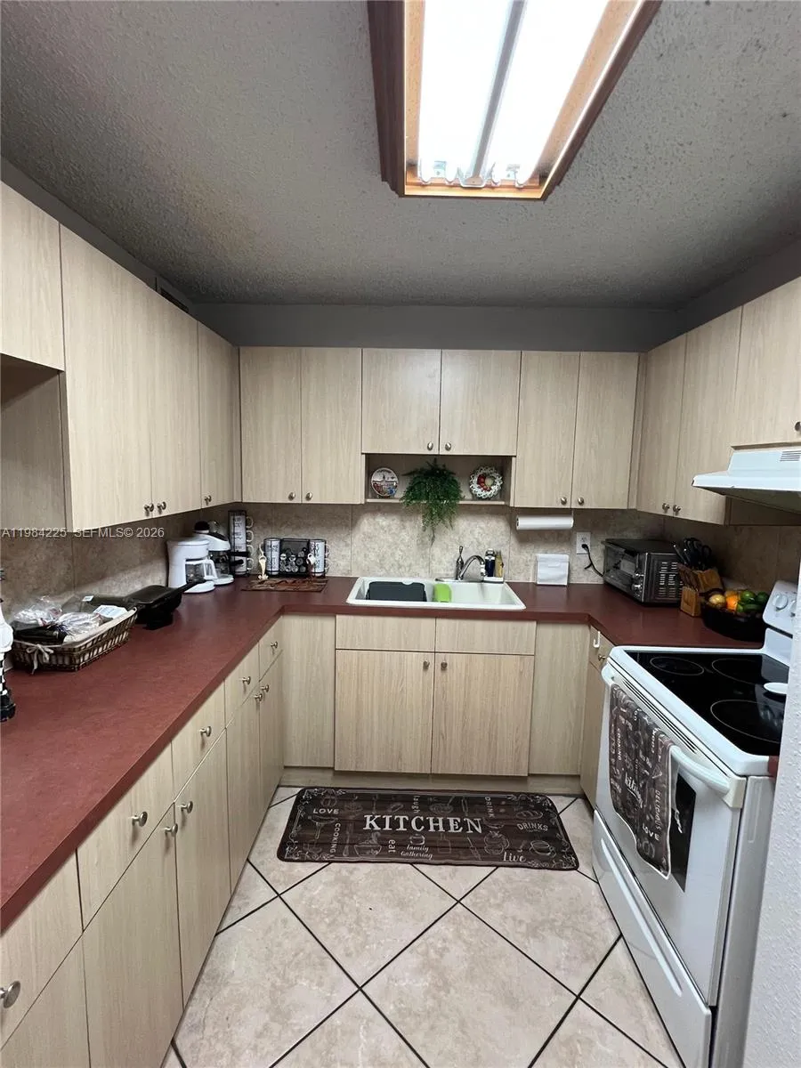 1900 W 68th St # F104, Hialeah FL 33014