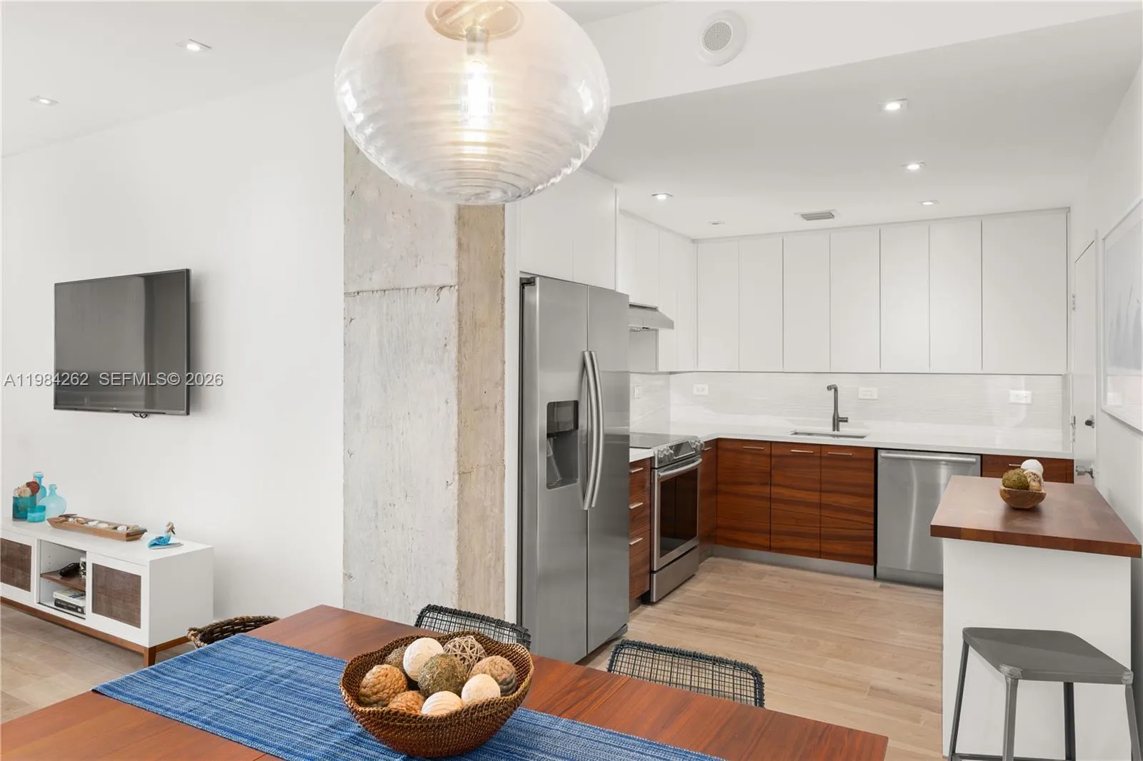 5555 Collins Ave # 17J, Miami Beach FL 33140