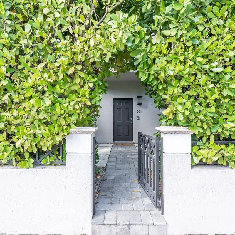 261 Navarre Ave # 1, Coral Gables FL 33134