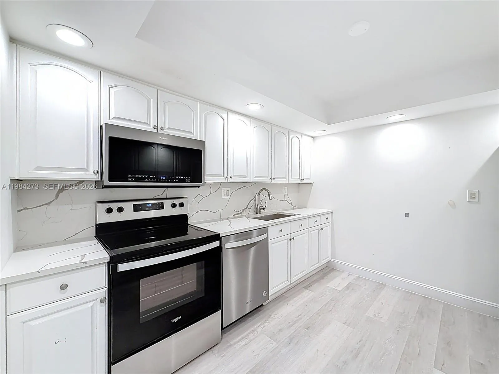 1000 Parkview Dr # 121, Hallandale Beach FL 33009