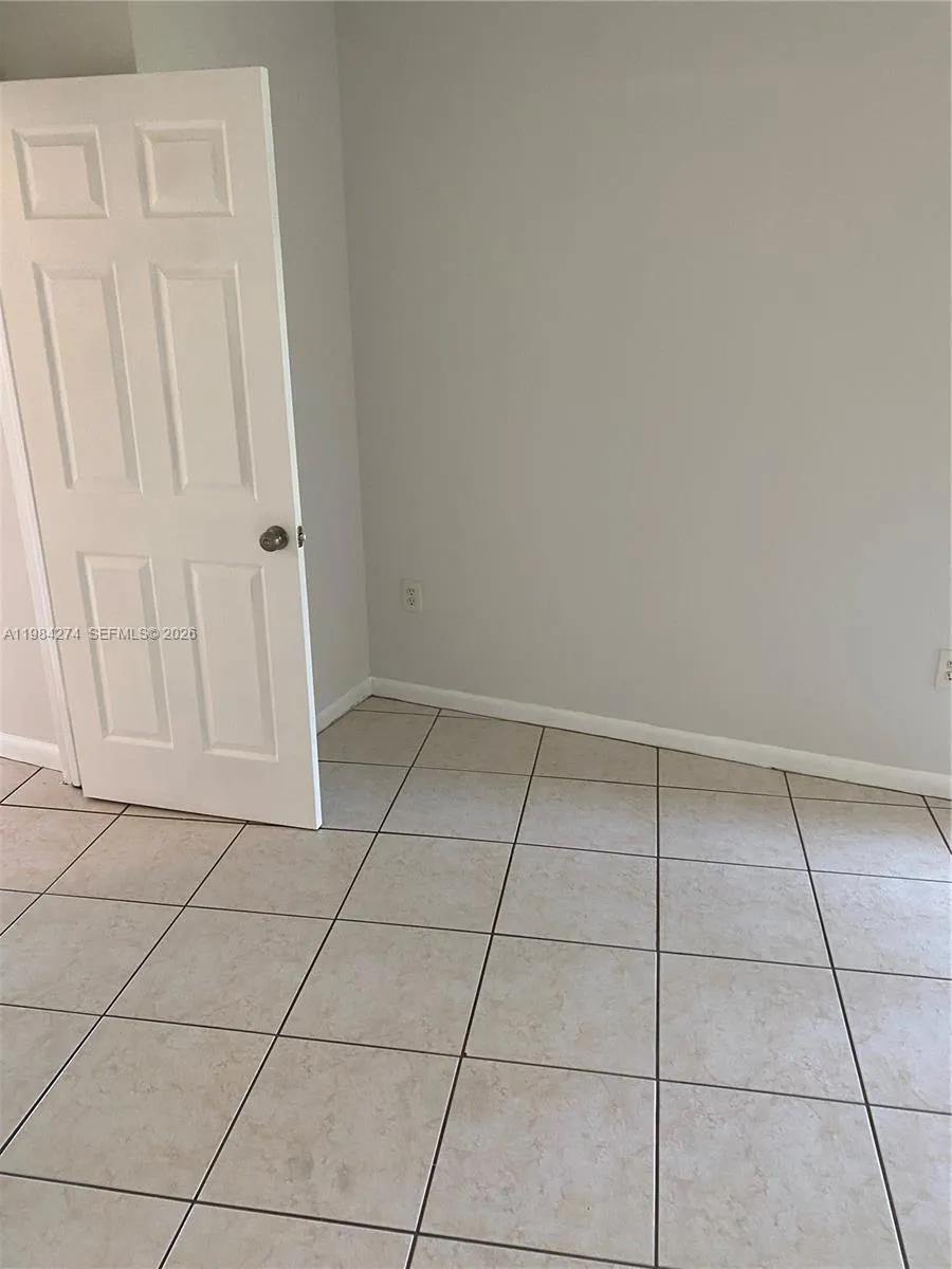 7035 NW 186th St # D305, Hialeah FL 33015