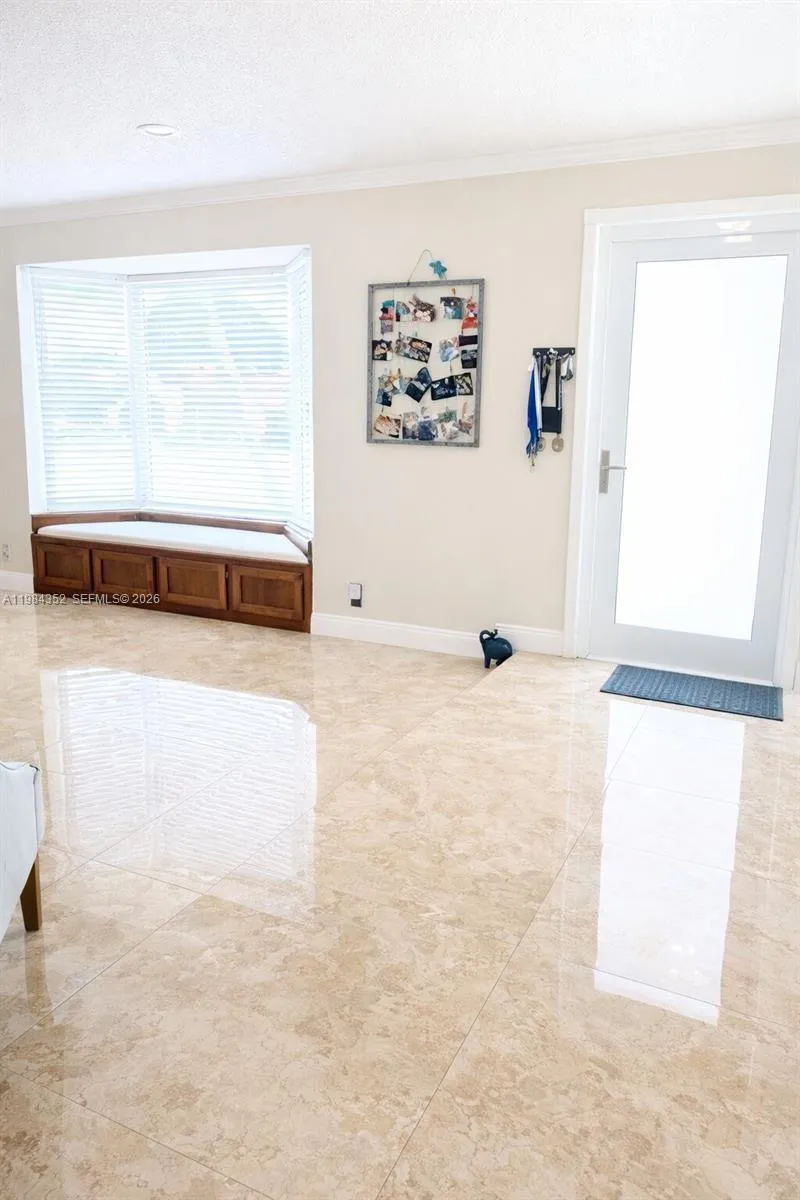 6527 NW 2nd St, Margate FL 33063