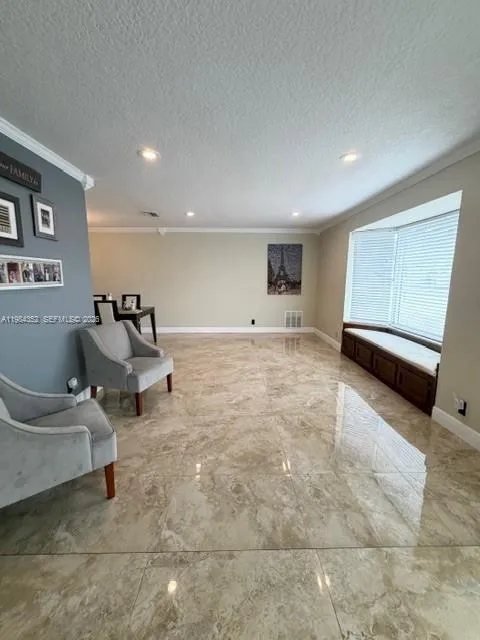 6527 NW 2nd St, Margate FL 33063