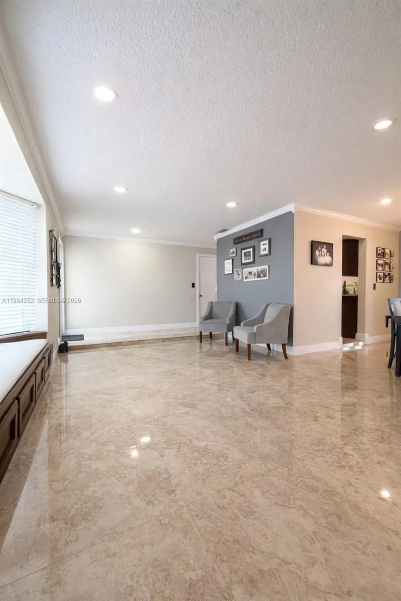 6527 NW 2nd St, Margate FL 33063