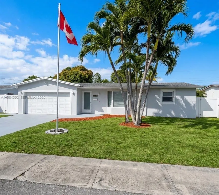 6527 NW 2nd St, Margate FL 33063