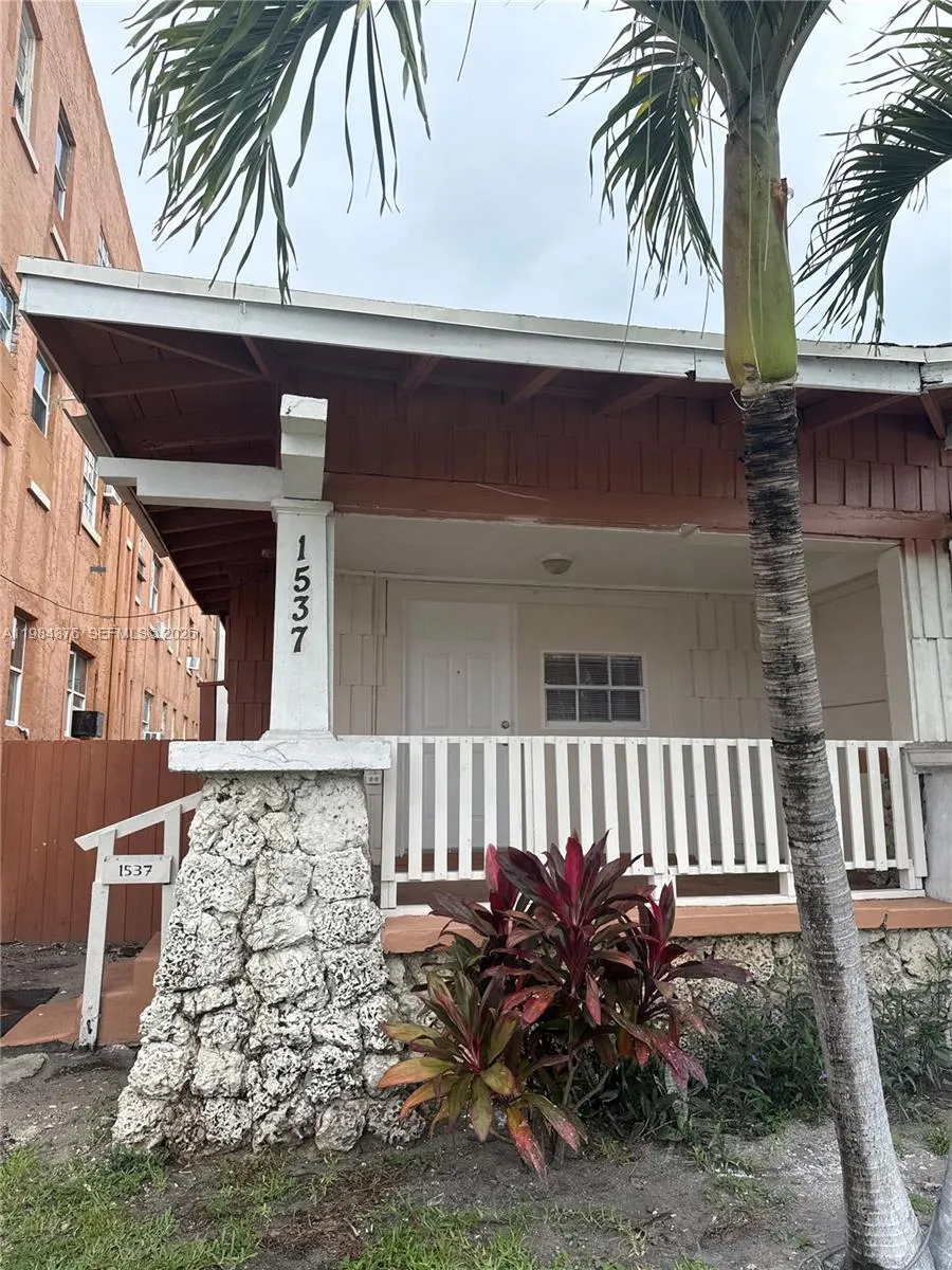 1545 NW 1st St # 1537, Miami FL 33125