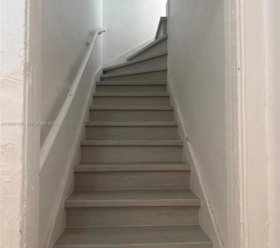 1545 NW 1st St # 1537, Miami FL 33125