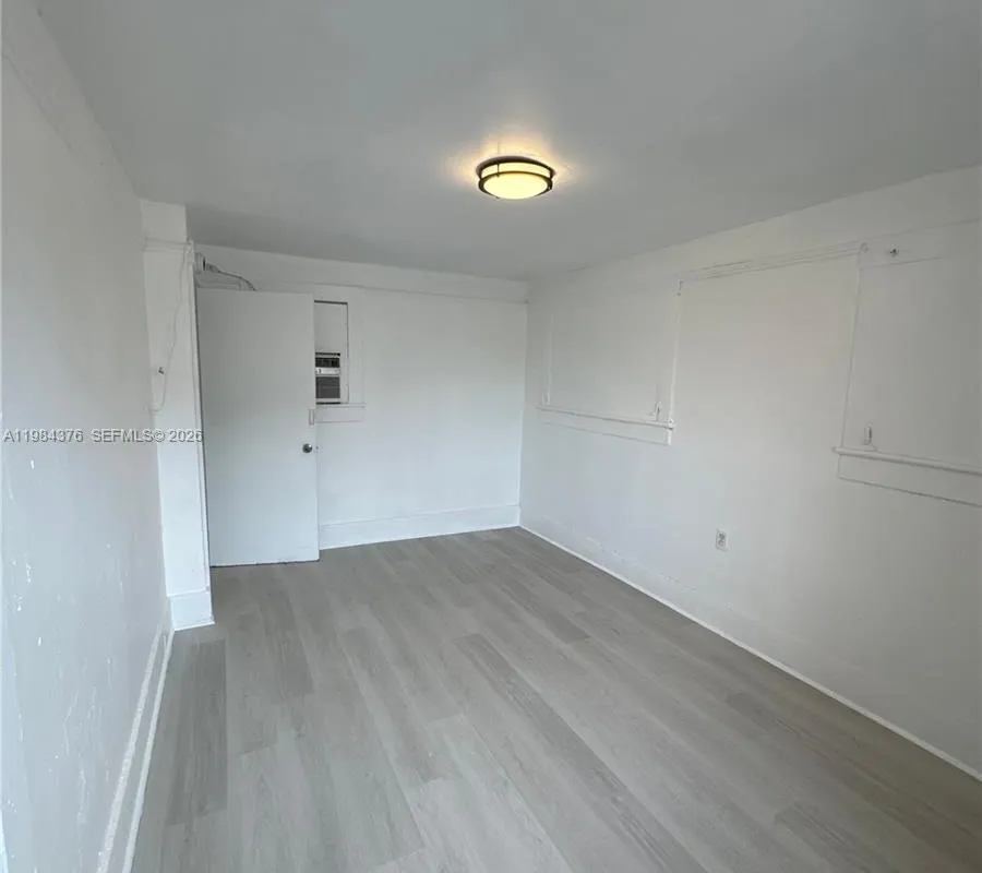 1545 NW 1st St # 1537, Miami FL 33125