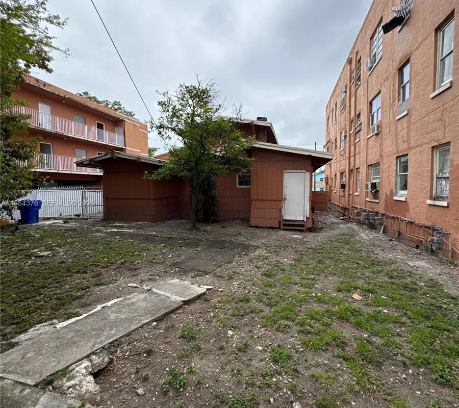 1545 NW 1st St # 1537, Miami FL 33125