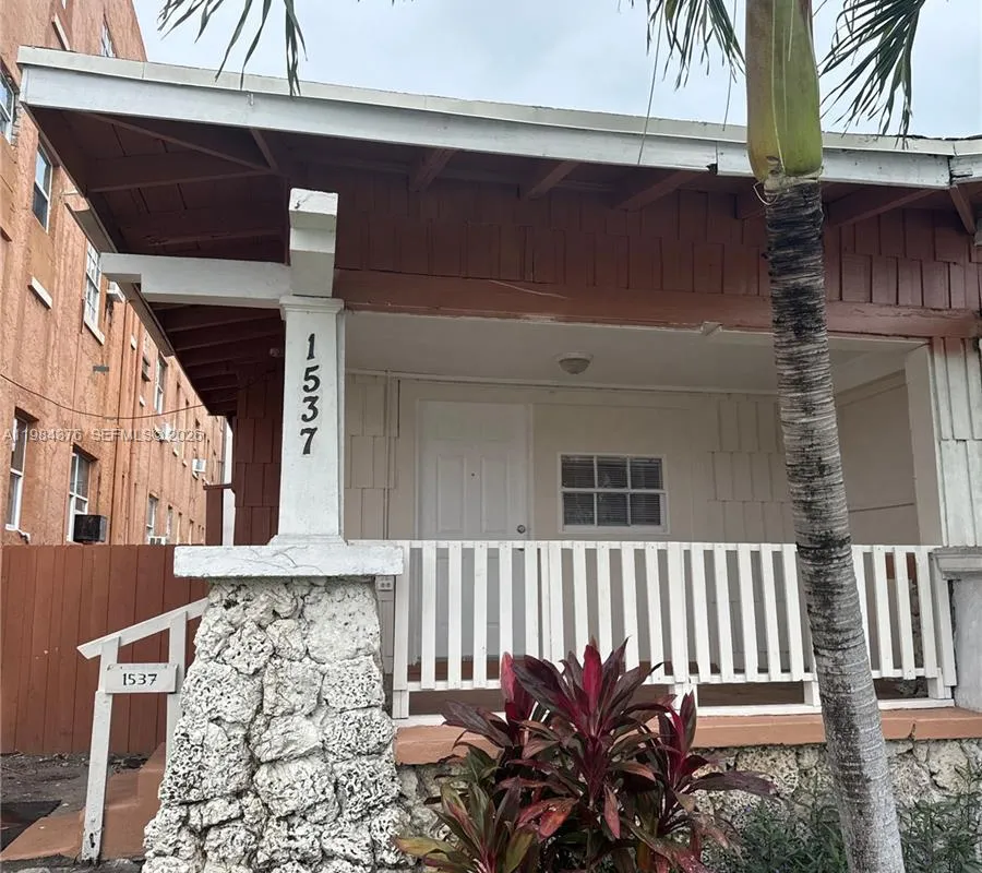 1545 NW 1st St # 1537, Miami FL 33125