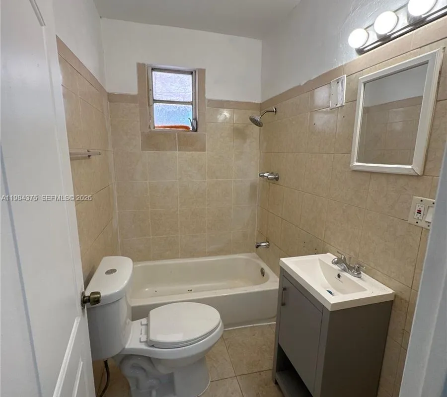 1545 NW 1st St # 1537, Miami FL 33125