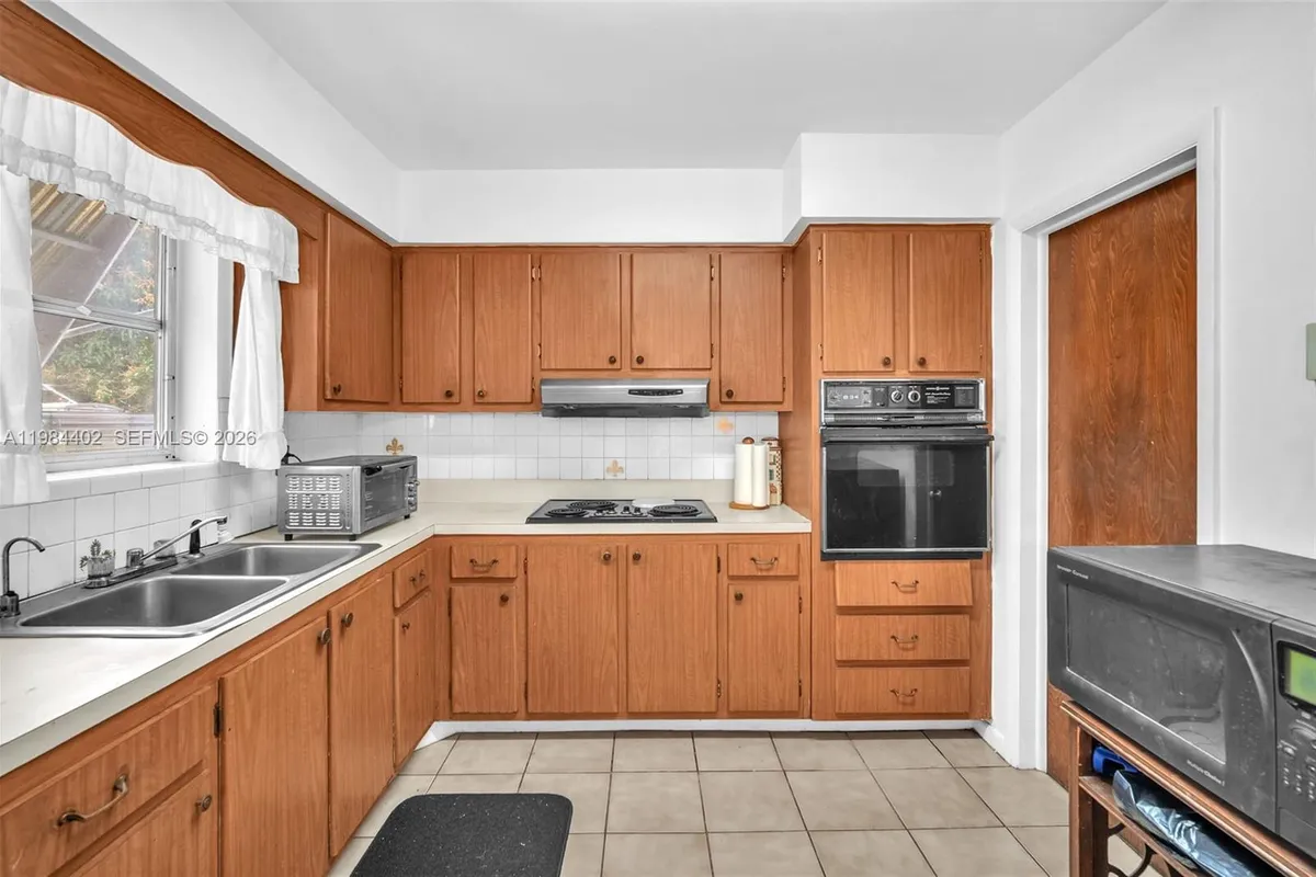 410 SW 71st Ave, Pembroke Pines FL 33023