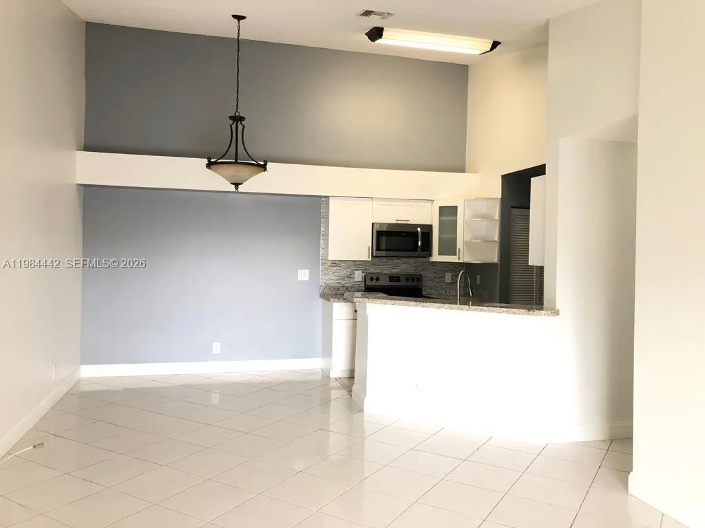 9999 Summerbreeze Dr # 218, Sunrise FL 33322