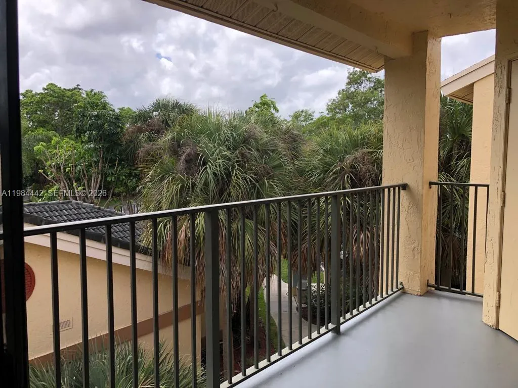 9999 Summerbreeze Dr # 218, Sunrise FL 33322