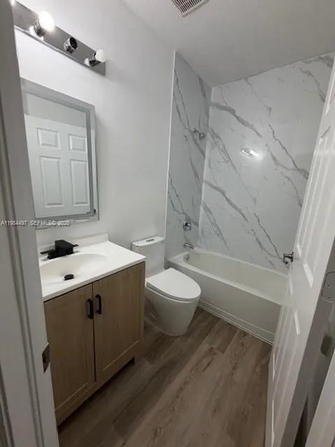 11601 NW 89th St # 202, Doral FL 33178