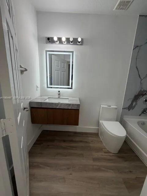 11601 NW 89th St # 202, Doral FL 33178