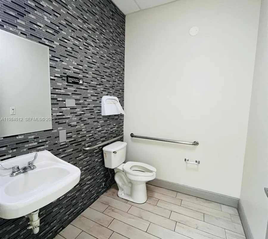 6101 W Atlantic Blvd # 102, Margate FL 33063