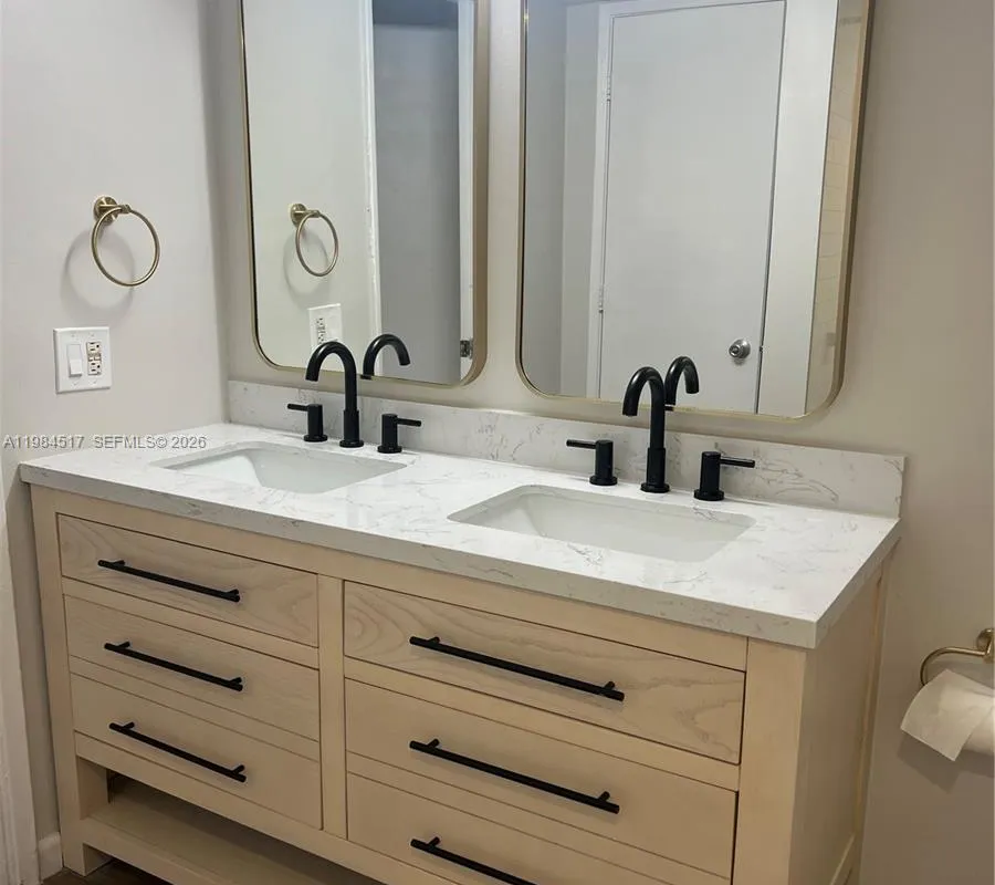 3001 N Oakland Forest Dr # 104, Oakland Park FL 33309