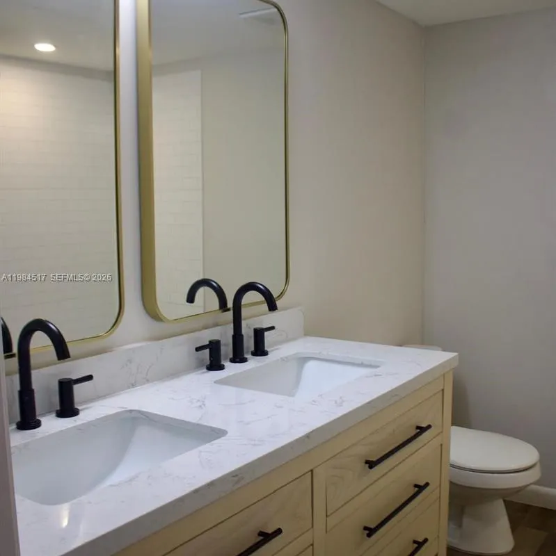 3001 N Oakland Forest Dr # 104, Oakland Park FL 33309