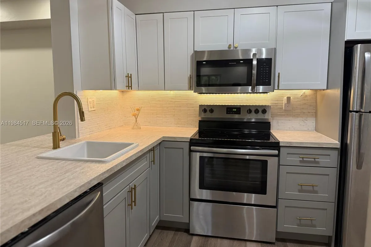 3001 N Oakland Forest Dr # 104, Oakland Park FL 33309