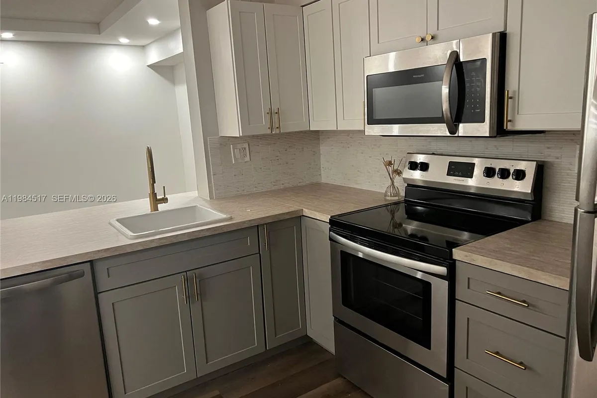 3001 N Oakland Forest Dr # 104, Oakland Park FL 33309