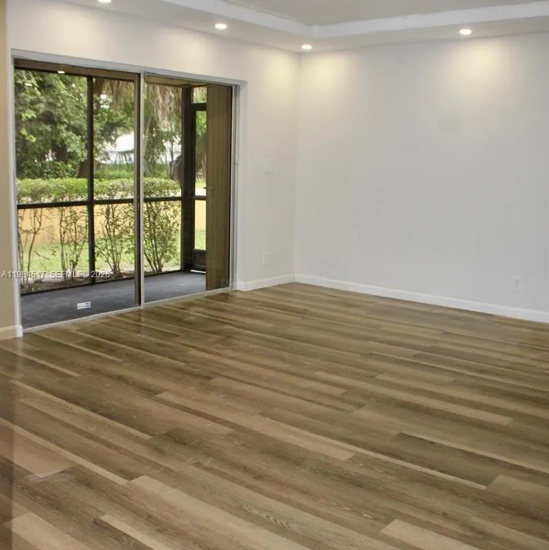 3001 N Oakland Forest Dr # 104, Oakland Park FL 33309