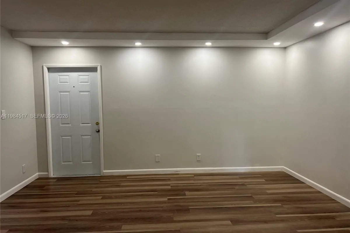 3001 N Oakland Forest Dr # 104, Oakland Park FL 33309