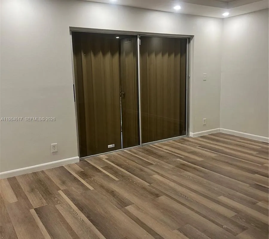 3001 N Oakland Forest Dr # 104, Oakland Park FL 33309