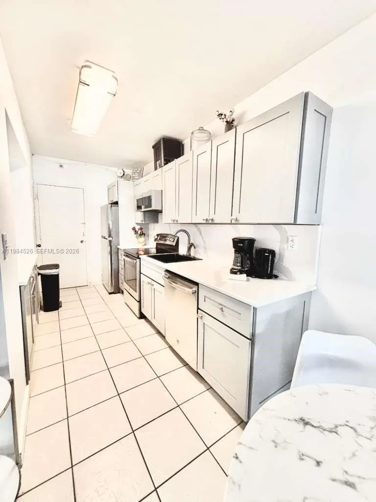 100 Lincoln Rd # 825, Miami Beach FL 33139