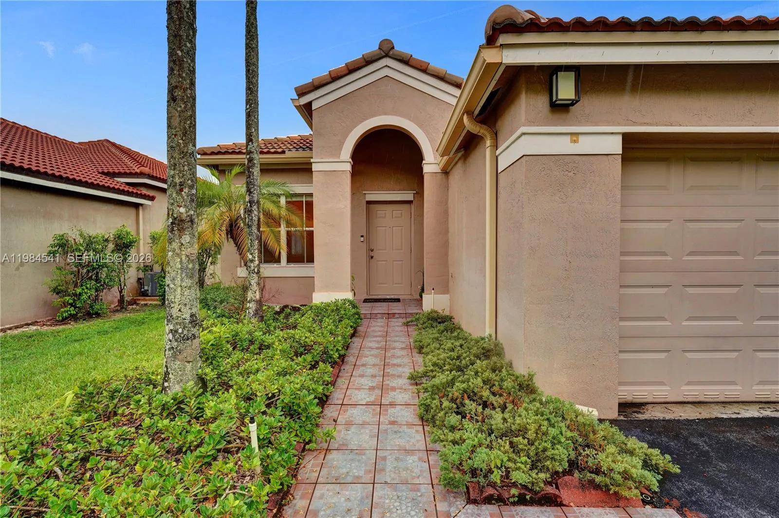 930 W Bluewood Ter, Weston FL 33327