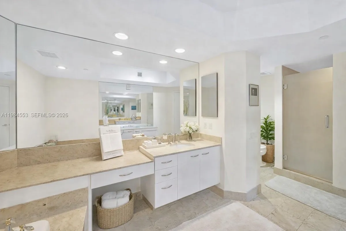 21200 Point Pl # 1901, Aventura FL 33180