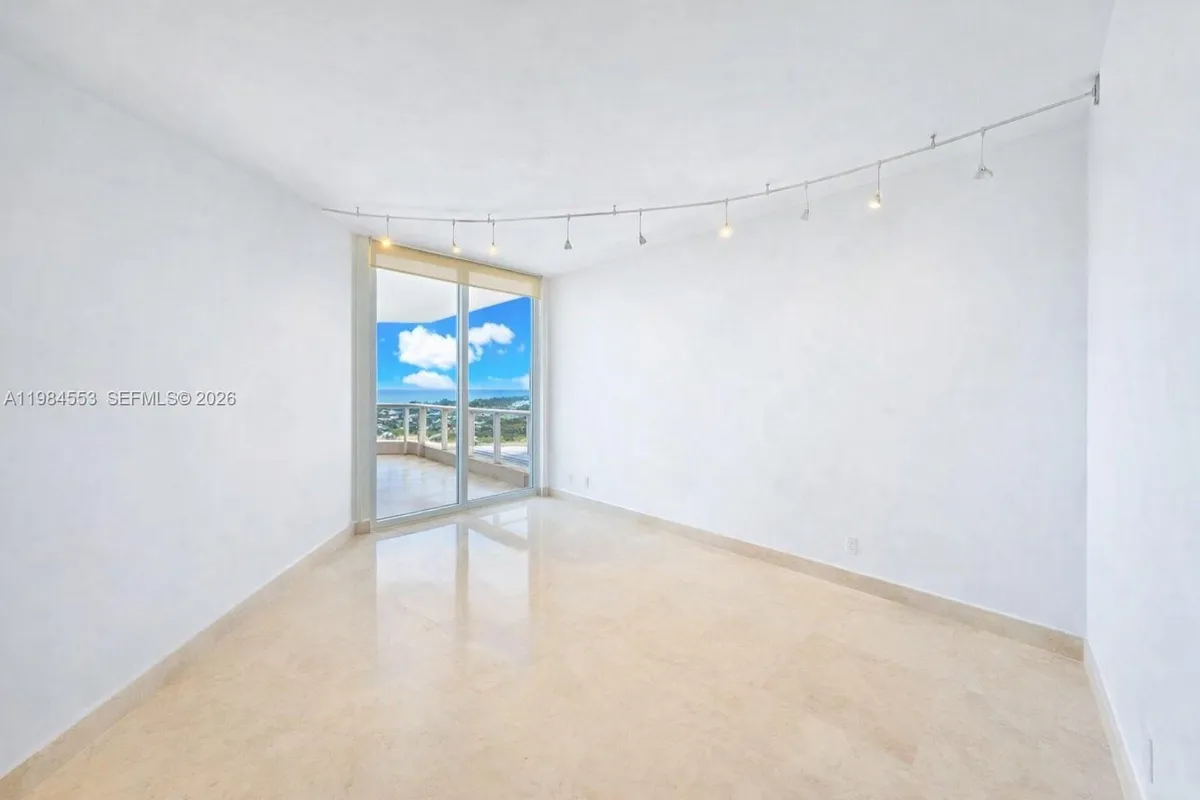 21200 Point Pl # 1901, Aventura FL 33180