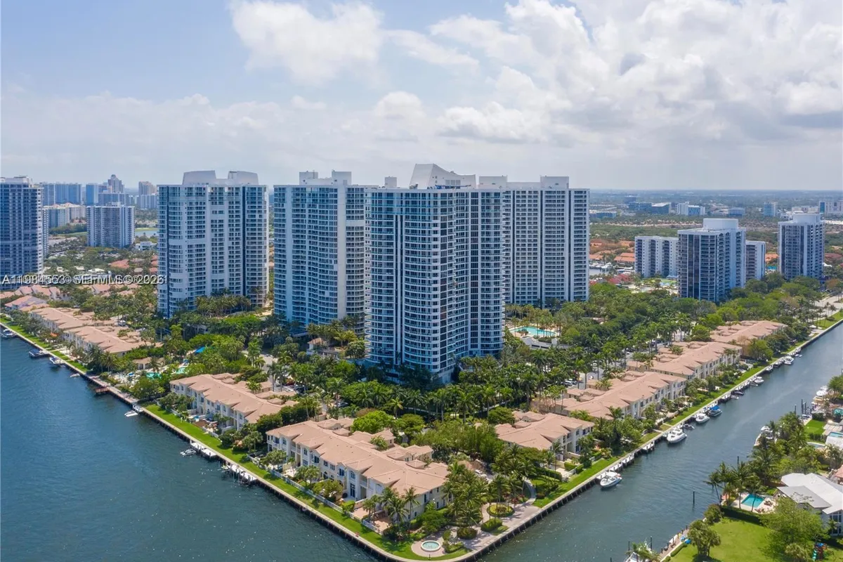 21200 Point Pl # 1901, Aventura FL 33180